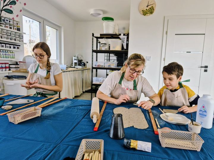 Zajęcia ceramiczne — przy pracy
