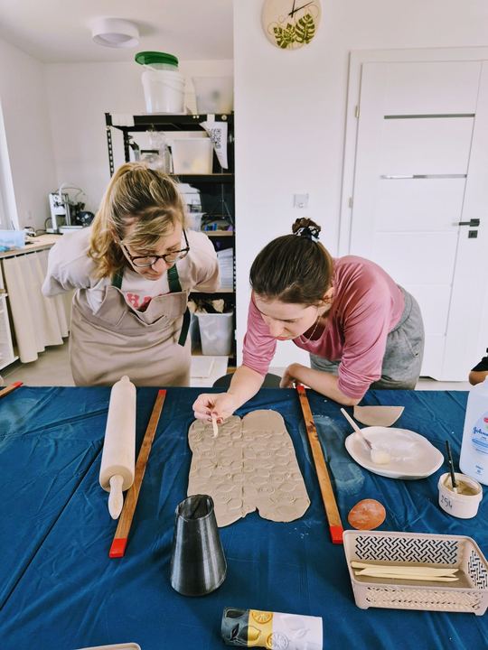 Zajęcia ceramiczne — glina w rękach