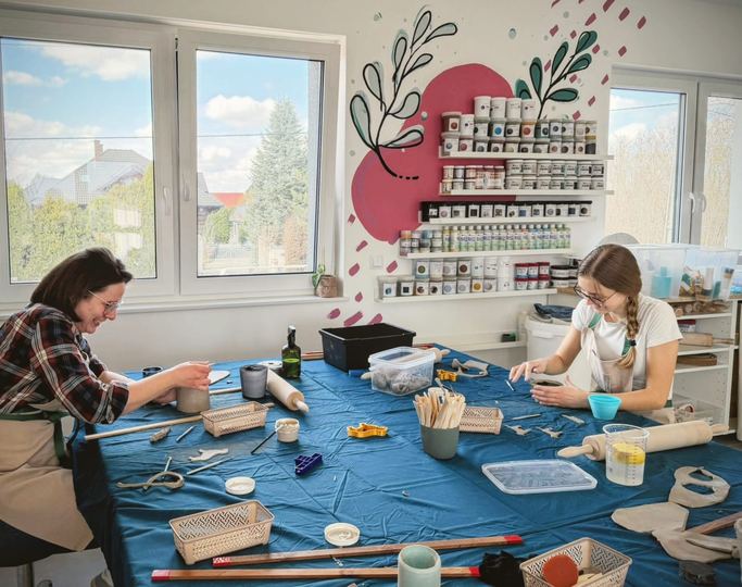 Zajęcia ceramiczne — praca grupowa